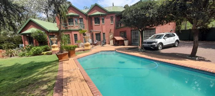 For Sale: Spacious Vanderbijlpark Central house with pool, garden, and double garage.