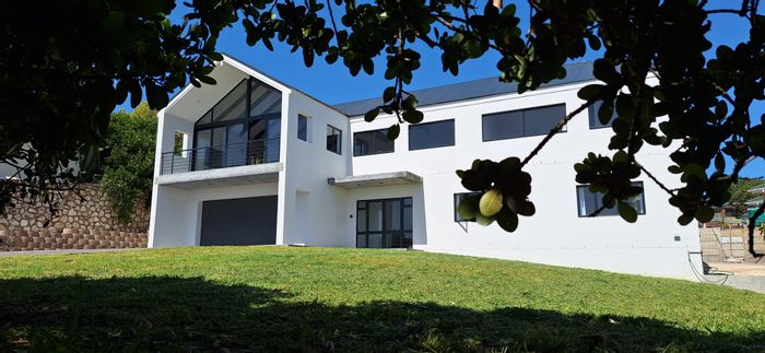 For Sale: Spacious 4-Bedroom House in Stilbaai Wes with Sea Views and Garage.