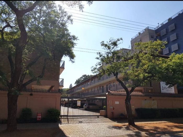 Arcadia Apartment To Rent: 3 Bedrooms, Wi-Fi, balcony, near TUKS and Gautrain.