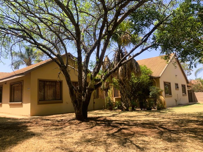 For Sale: House in Bela-bela Ext 5 with pool, lapa, and spacious garden.