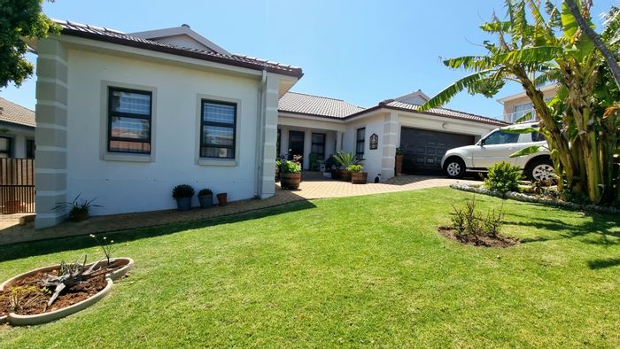 For Sale: House in Monte Christo with 3 beds, braai room, and security.