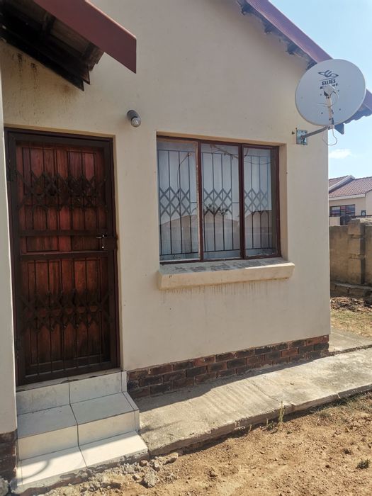 House for Sale in Mahlasedi Park: 2 Bedrooms, Open Plan Living, Private Backyard.