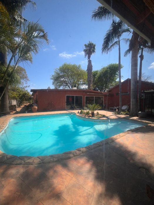 Versatile Polokwane Central house for sale: medical facility, family home, pool, garage.