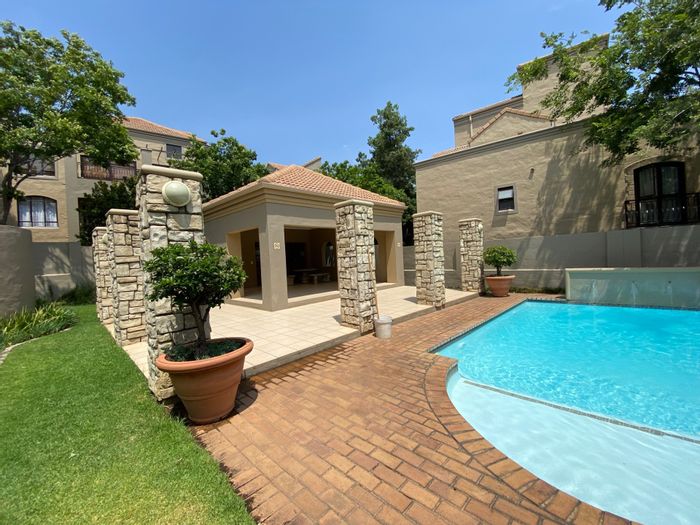 Lonehill Apartment For Sale: Open-plan living, pools, clubhouse, pet-friendly, 24-hour security.