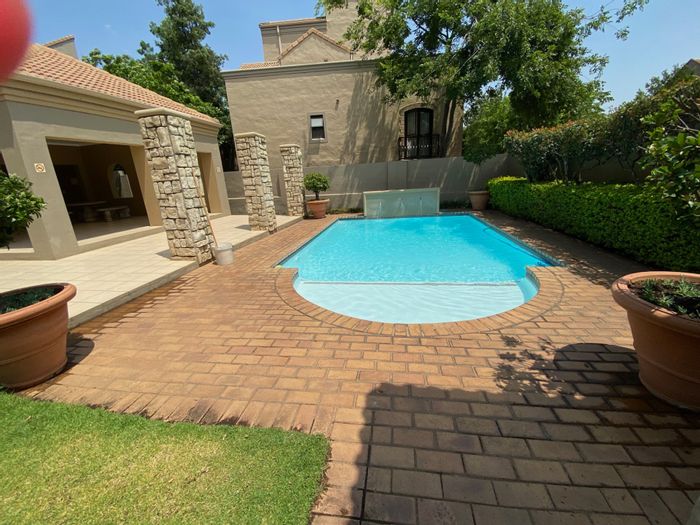 Lonehill Apartment For Sale: Open-plan living, pools, clubhouse, secure parking, pet-friendly.