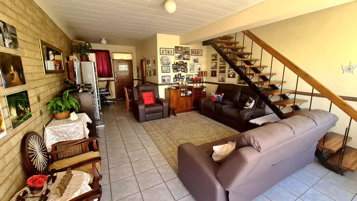 Eldoraigne Townhouse For Sale: 2 Beds, Pool, Pet-Friendly, Close to Schools.