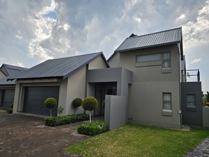 Luxury House For Sale in Waterkloof Heights: 4 Bedrooms, Solar System, Entertainment Area.