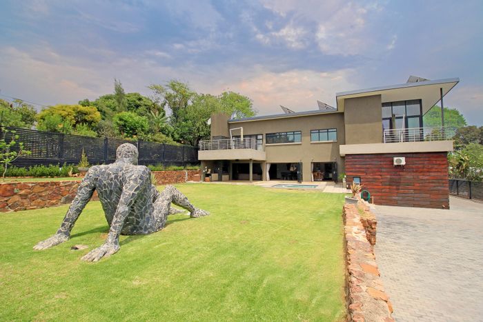 For Sale: House in Waterkloof Ridge with pool, solar panels, and en-suite bedrooms.