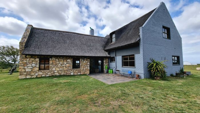 For Sale: Off-grid farm in Stilbaai Rural, 100 hectares with multiple houses and income potential.