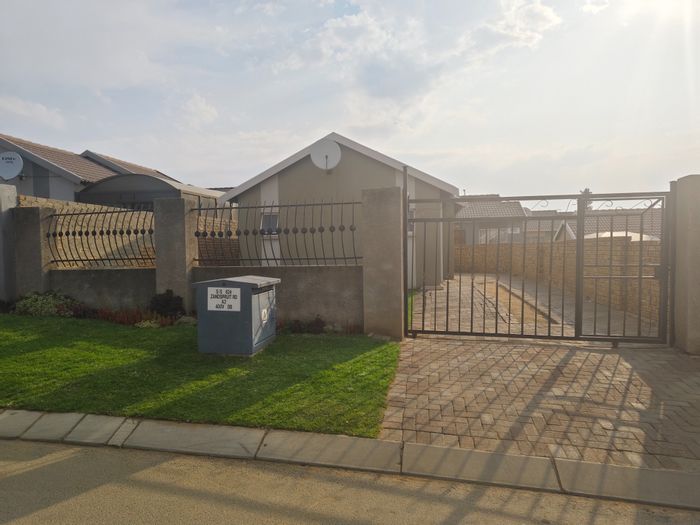 Zandspruit House For Sale: 2 Bedrooms, secure parking, close to amenities.