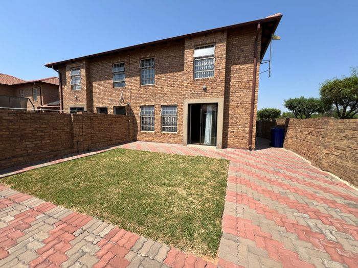 Annlin Townhouse For Sale: 3 bedrooms, en-suite, guest toilet, double garage, private garden.