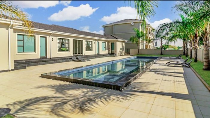 2 Bed Apartment To Rent in Summerset with pool, clubhouse, and 24hr security.