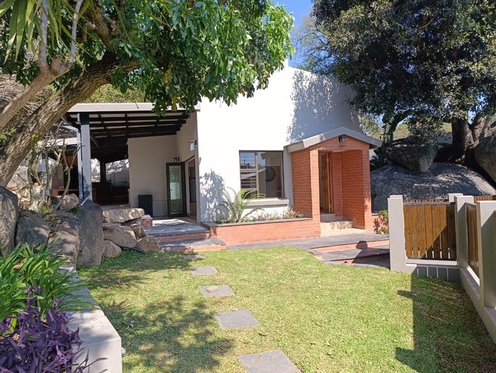 To Rent: 2-Bedroom Apartment in Nelspruit Ext 2 with garden, braai, and laundry.