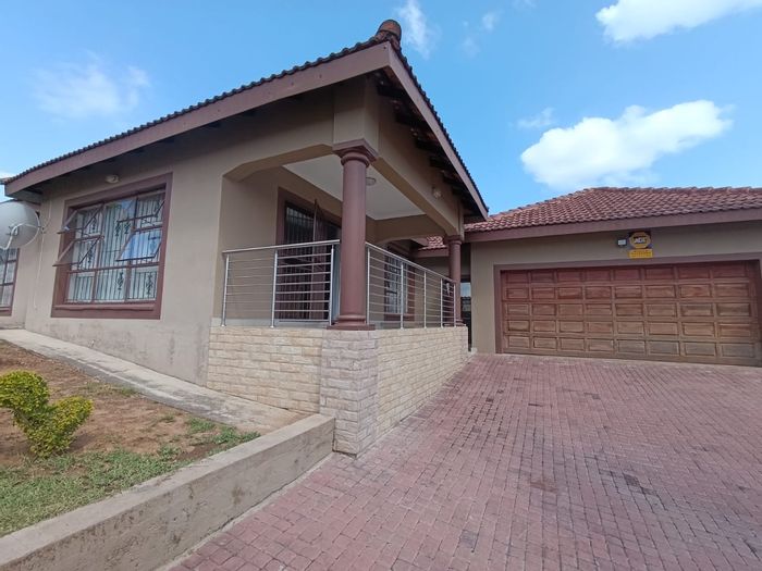 House For Sale in Sonheuwel Ext 1: 4 Bedrooms, Guest House Potential, Prime Location.