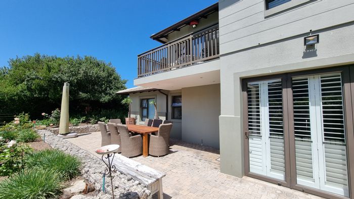 Hartenbos Landgoed House For Sale: Three en-suite bedrooms, solar system, outdoor entertainment.