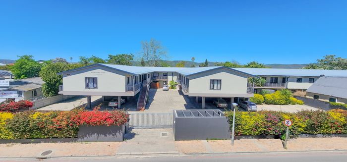 Knysna Central Apartment For Sale: 2 bedrooms, open plan living, short-term letting allowed.