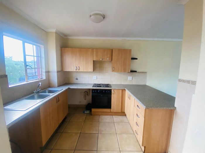 Castleview Apartment For Sale: 2 Bedrooms, Convenient Location, Close to Transport and Shops.