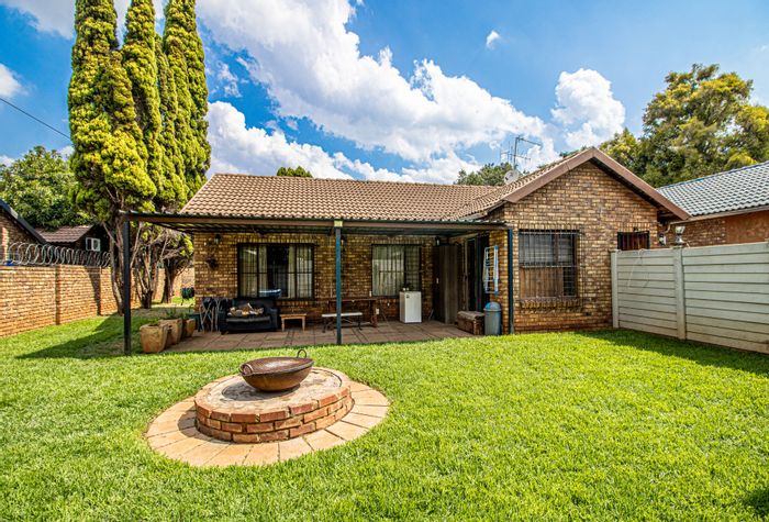 2-Bedroom Duet For Sale in Doornpoort with Garage, Garden, and CCTV.