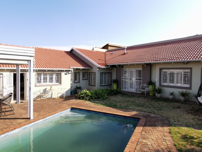 Dawnview House For Sale: 4 beds, pool, cottage, 24-hour security, spacious gardens.