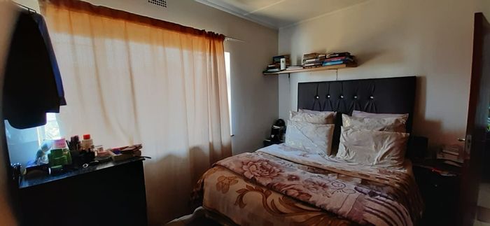 Lyttelton Manor Apartment For Sale: 1-bed, parking, balcony, near amenities.