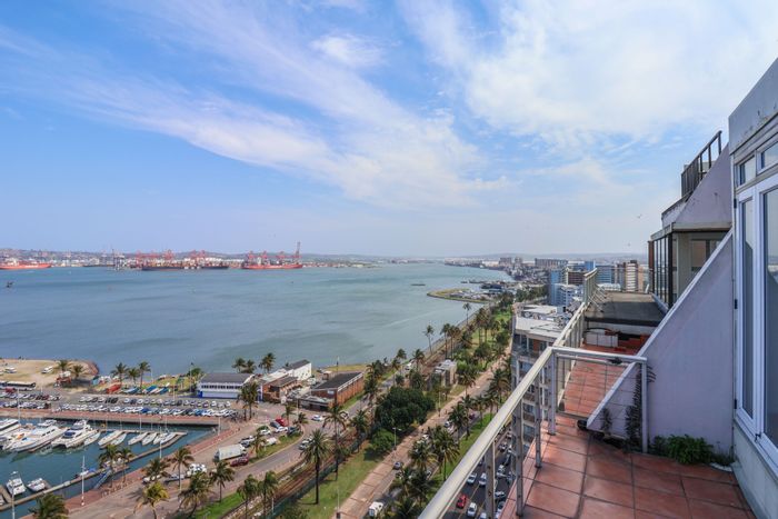 Esplanade Apartment For Sale: 3 Bedrooms, Harbour Views, Jacuzzi, Bar Area.