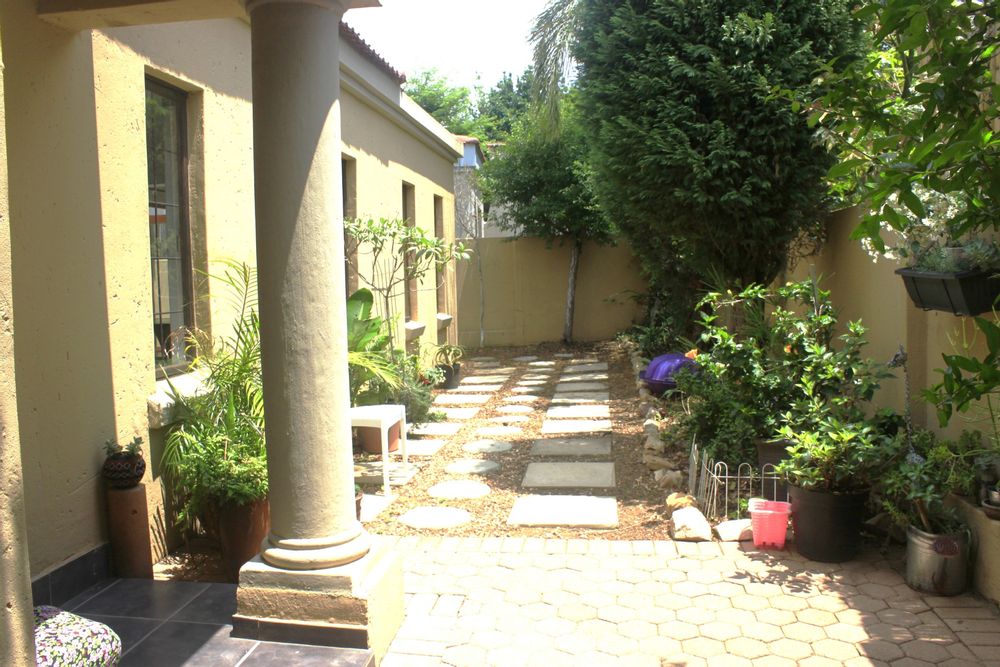 3 Bed, 2 Bath Cluster in Sharonlea with pool, security, and garden