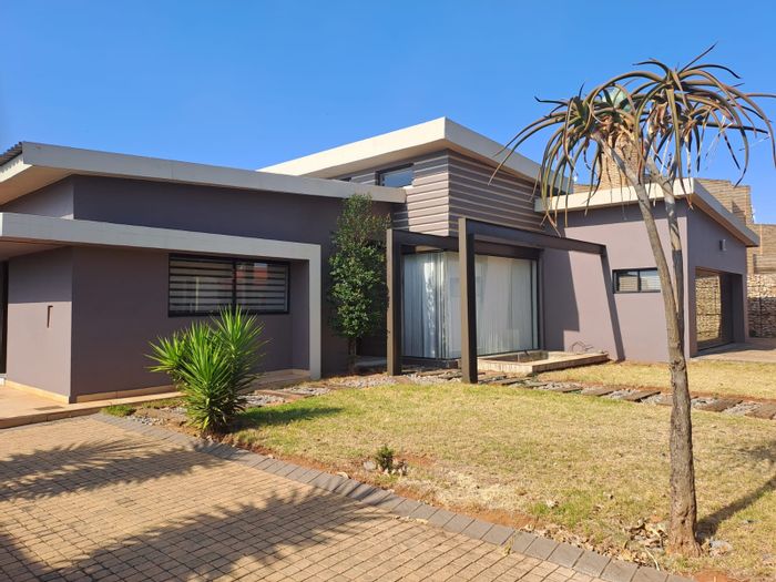 Leachville House For Sale: 4 bedrooms, entertainment room, double garage, spacious outdoor area.