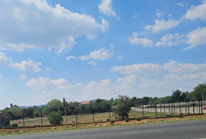 Rispark House For Sale: 10,000sqm stand, approved plans, business consent.