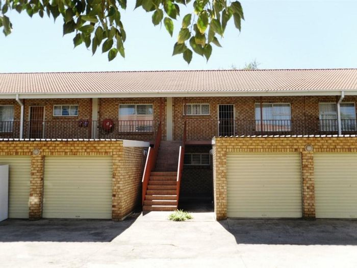 Rietfontein Apartment For Sale: 2 Bedrooms, pets allowed, prepaid electricity, no load shedding.