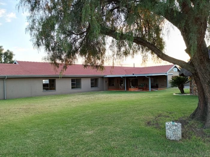 Equestrian house for sale in Mnandi with arenas, stables, and spacious living.