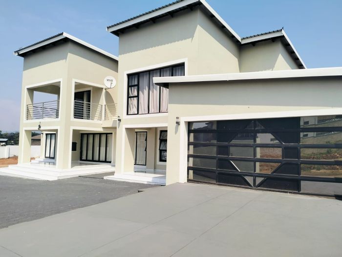 House for Sale in Aquapark: 4 bedrooms, outdoor shower, double garage, guest ensuite.