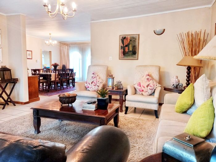 For Sale: Spacious 4-bedroom house in Waterkloof Glen with pool and study.