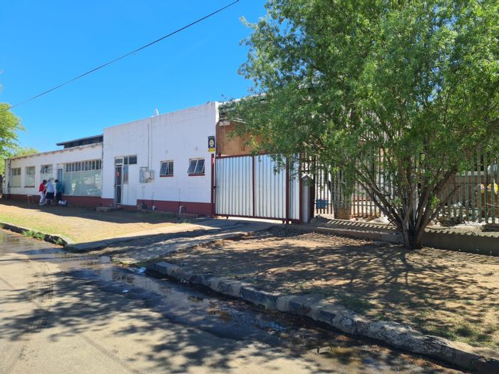 Greenside Office For Sale: Income-generating property with workshop and 1583m2 erf.