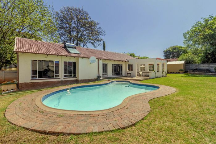 Wilro Park House For Sale: 3 beds, pool, servant quarters, spacious backyard.