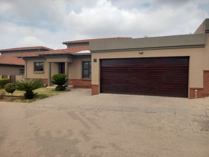 Noordwyk Cluster To Rent: 4 Bedrooms, security, garages, near schools and shopping.