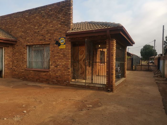 3 Bedroom House For Sale in Soshanguve East, near schools and shopping centers.