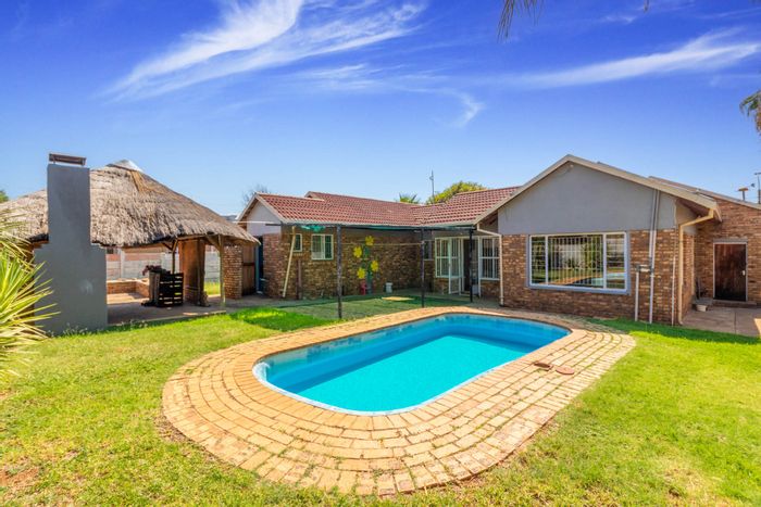 Randpoort House To Rent: Three bedrooms, pool, double garage, spacious yard.