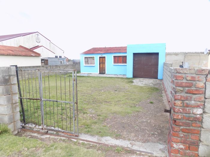 Bethelsdorp House For Sale: 2 Bedrooms, Garage, Large Yard, Close to Amenities.