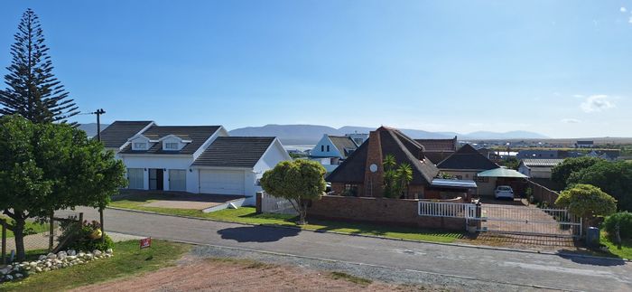 Witsand Central Apartment For Sale: Two bedrooms, garage, views, and outdoor braai area.