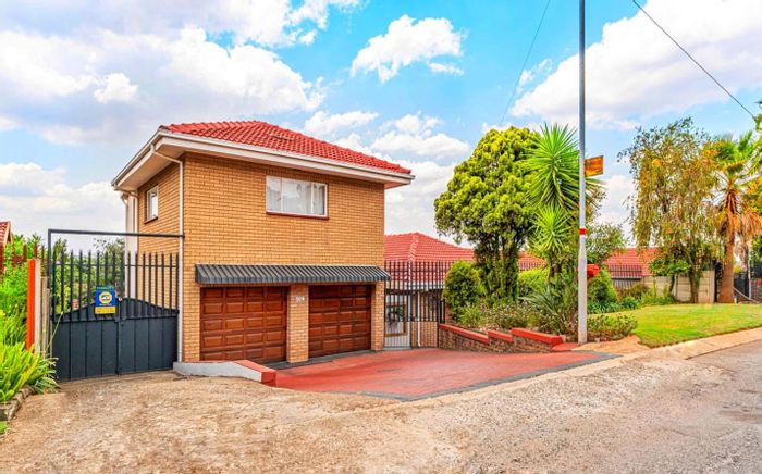 For Sale: 4-Bedroom House with Flatlet, Garden, and Security in Helderkruin.