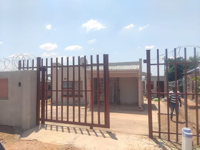 2 Bedroom House For Sale in Mabopane Central with yard, security, and amenities.