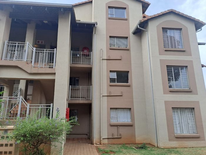 For Sale: Apartment in Benoni Central with 3 beds, loft, and pool access.