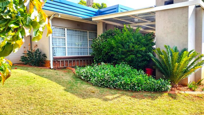 For Sale: Spacious 4-Bedroom House in Rant En Dal with Pool and Office.