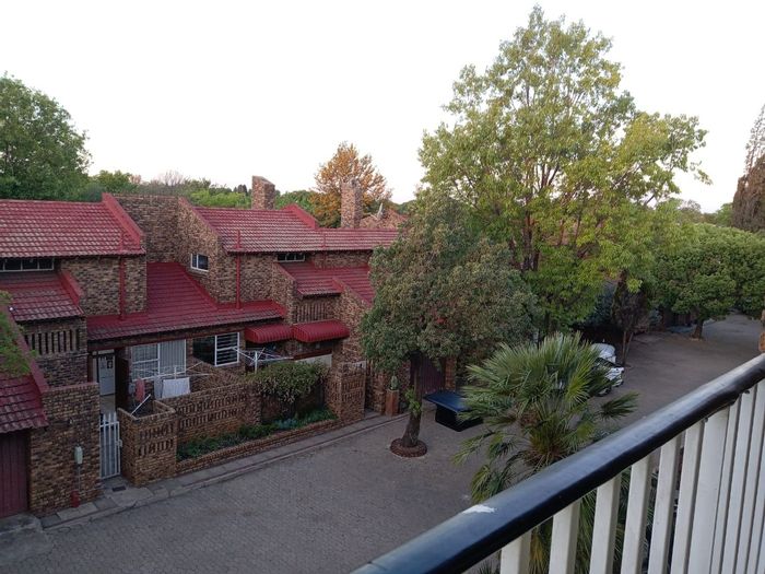 For Sale: 3-Bedroom Apartment in Vanderbijlpark Sw 1 with Balcony, Pets Allowed.