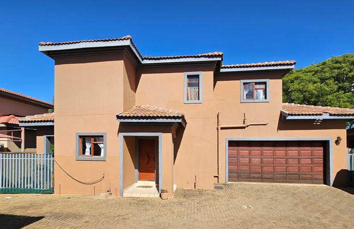 For Sale: Townhouse in Lydenburg Central with secure complex, patio, and 3 bedrooms.