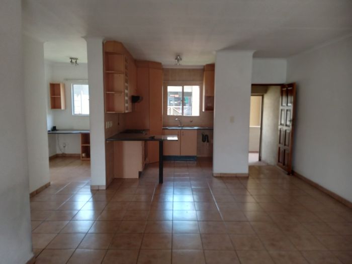 For Sale: Oriel Townhouse with 2 beds, study, braai area, and pet-friendly space.