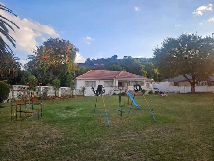 Linksfield House For Sale: Spacious garden, pool, study, double garage, staff quarters.