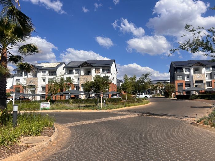 For Sale: Apartment in Blyde Riverwalk Estate with 2 beds, balcony, open-plan layout.