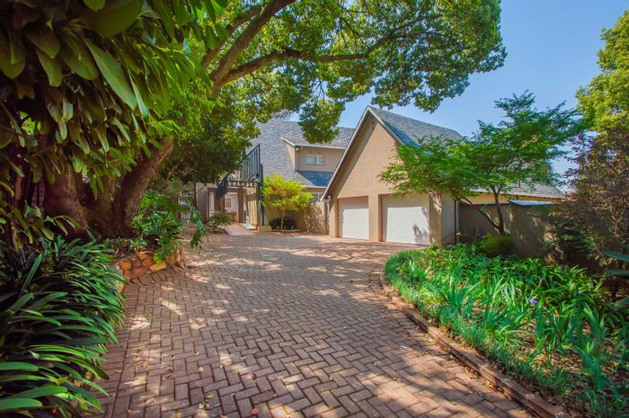 Northcliff House For Sale: 3 bedrooms, pool, study, and expansive outdoor space.