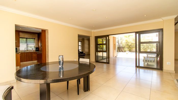 For Sale: House in Craigavon with pool, 4 garages, and spacious garden.